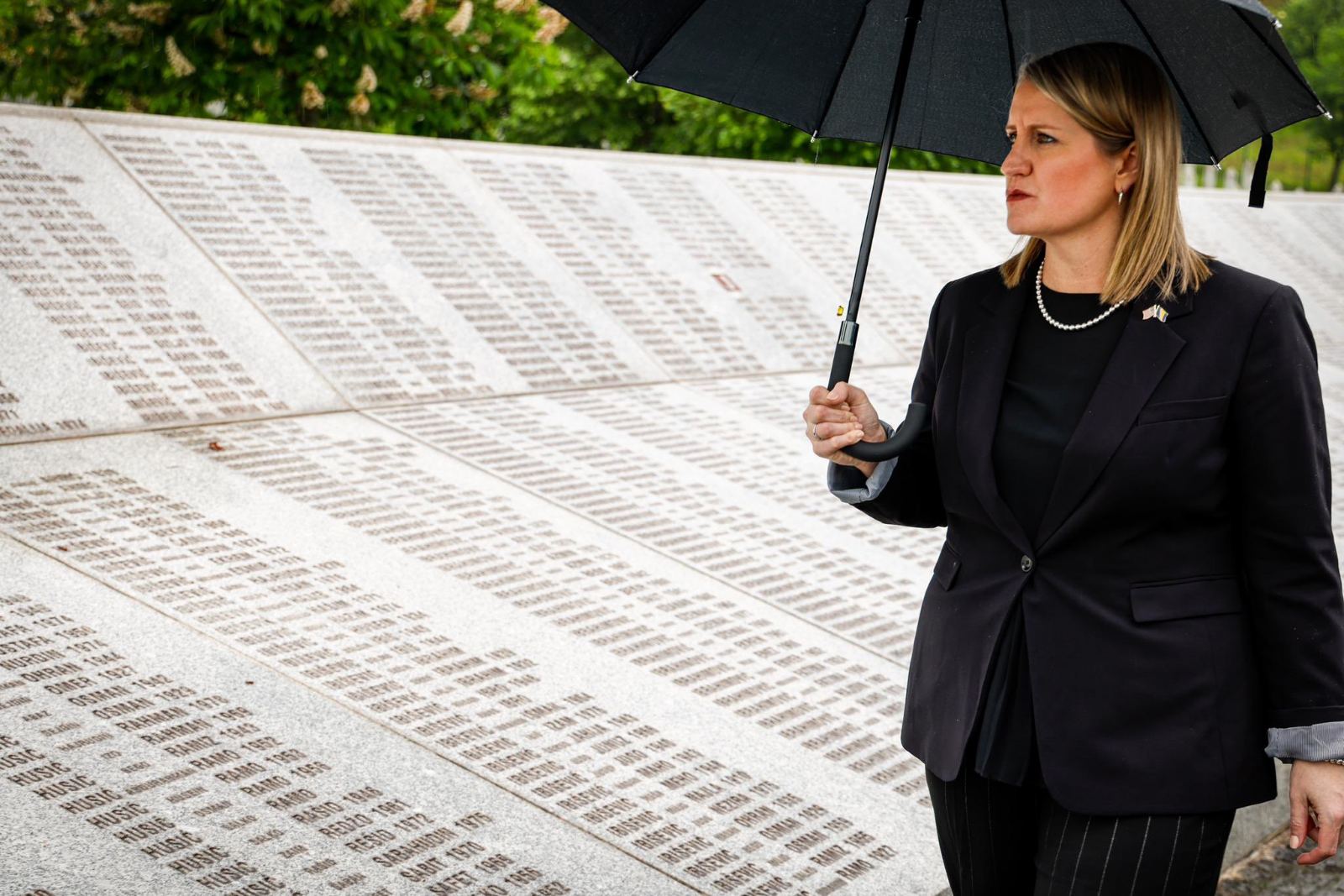 Američka zvaničnica poslala snažne poruke iz Srebrenice