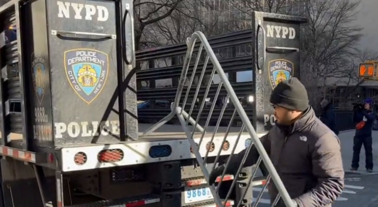 Američke policijske snage u pripravnosti uoči mogućeg hapšenja Trumpa