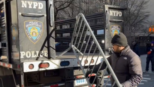 Američke policijske snage u pripravnosti uoči mogućeg hapšenja Trumpa