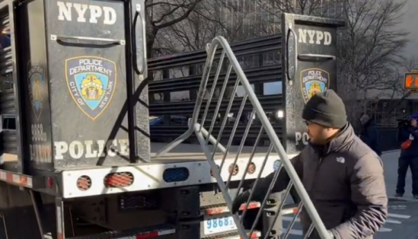 Američke policijske snage u pripravnosti uoči mogućeg hapšenja Trumpa