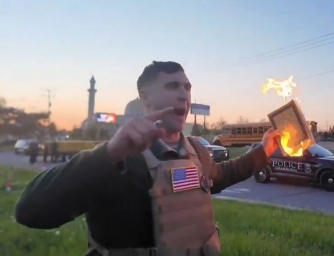 Američki aktivista pokušao zapaliti Kur'an, policija ga zaustavila