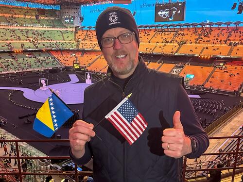 Američki diplomata s kapom "Sarajevo '84" pratio otvaranje ZOI u Milanu