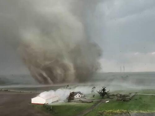 Američki grad devastiran nakon tornada