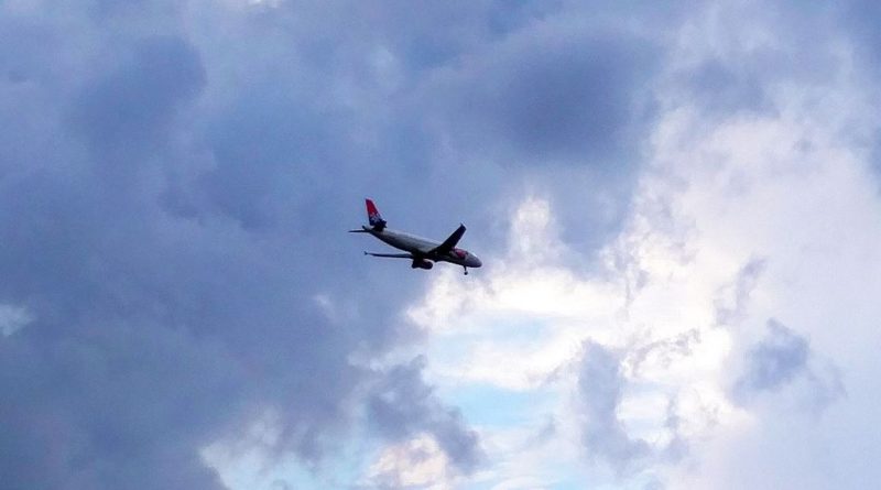 Američki i izraelski zvaničnici na prvom komercijalnom letu ka Abu Dhabiju