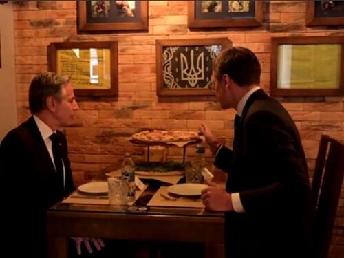 Američki i ukrajinski šef diplomatije se počastili pizzom u Kijevu