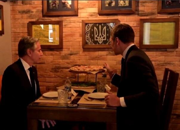 Američki i ukrajinski šef diplomatije se počastili pizzom u Kijevu