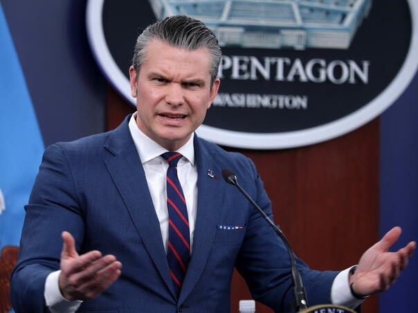 Američki ministar odbrane: Iran je sam i teško gubi