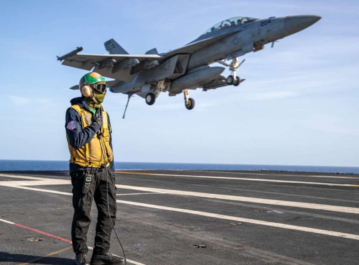 Američki nosač aviona Gerald R. Ford vratio se u pomorsku bazu na Kreti