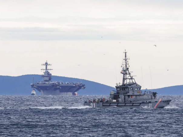 Američki nosač aviona uplovio u Split