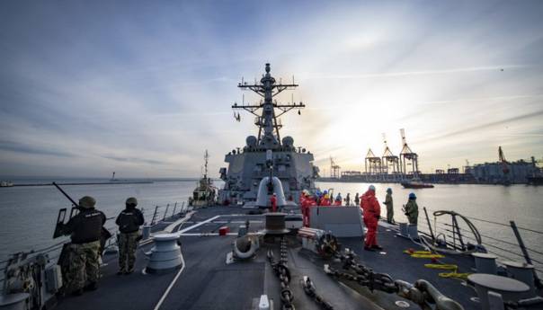 Američki razarač "Donald Cook" uplovio u Crno more, Rusi u pripravnosti