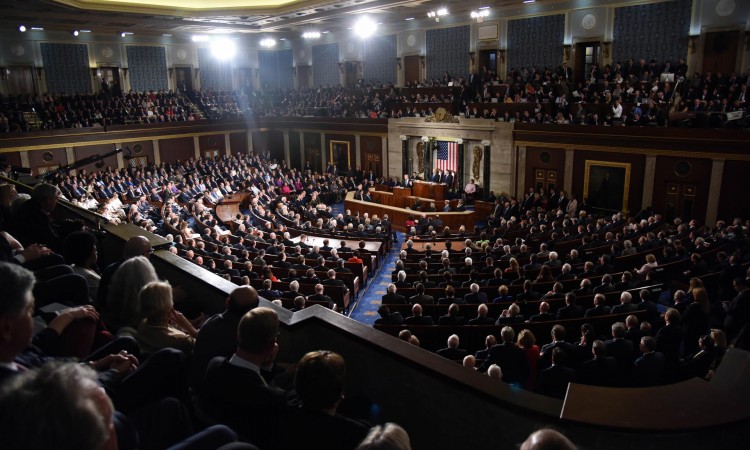 Američki Senat usvojio paket ekonomske pomoći zbog koronavirusa