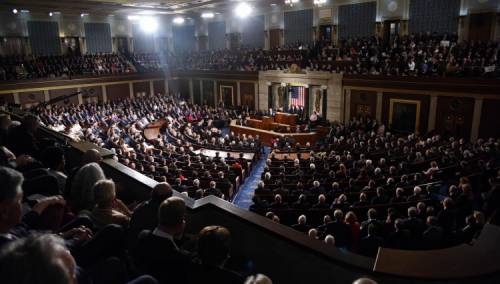 Američki Senat usvojio paket ekonomske pomoći zbog koronavirusa