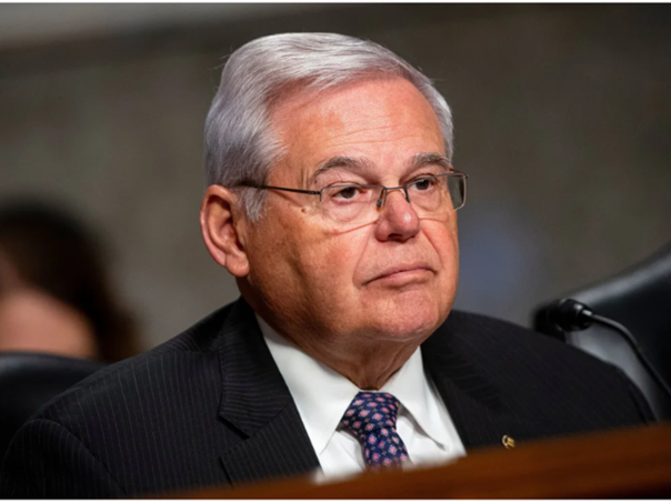 Američki senator zajedno sa suprugom optužen za podmićivanje