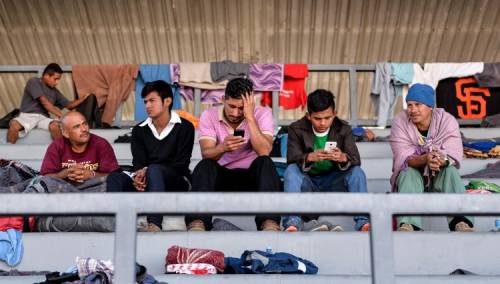 Američki Vrhovni sud: Tražioci azila moraju ostati u Meksiku