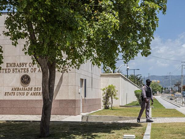 Amerikanci helikopterom evakuisali ambasadu na Haitiju