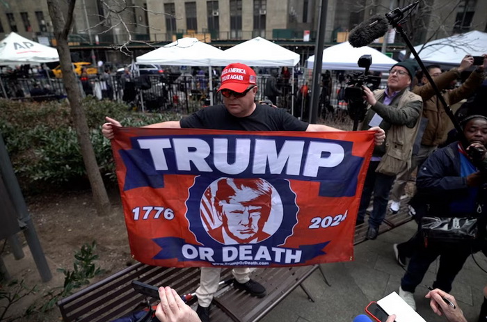 Amerikanci podijeljeni oko krivičnih prijava protiv Trumpa