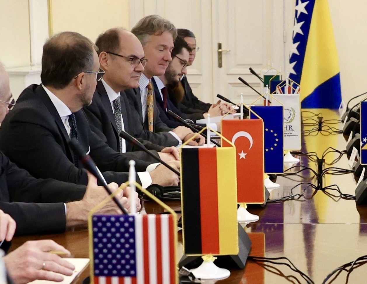 Amerikanci tražili od Schmidta da podnese ostavku