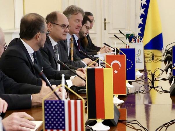 Amerikanci tražili od Schmidta da podnese ostavku