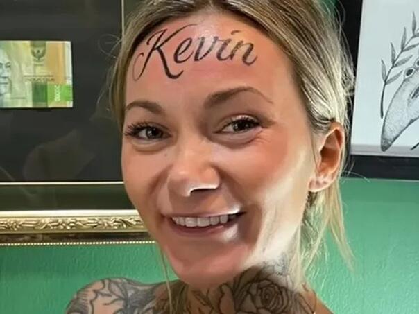 Amerikanka zbog ljubavi otišla korak dalje: Na čelo ispisala ime svog momka