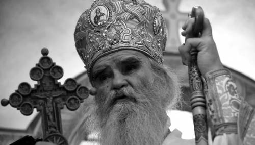 Amfilohije Radović: Mitropolit molitve i kletve