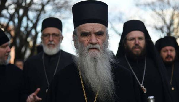Amfilohije: Sveštenici privedeni iz političkih razloga