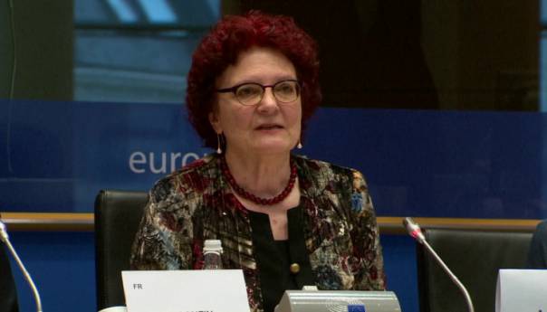 Amon: Ne smanjivati period karantina