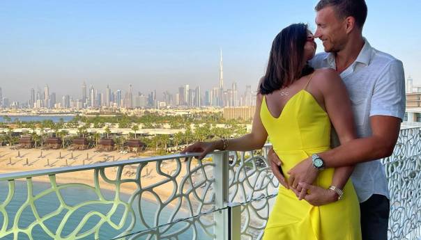 Amra Džeko trudna, stiže peto dijete