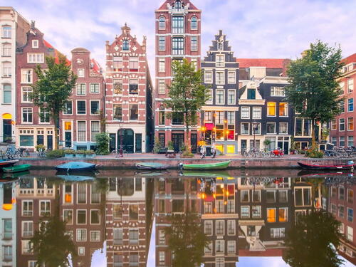 Amsterdam je prvi glavni grad koji zabranjuje reklame za fosilna goriva i meso na javnim mjestima