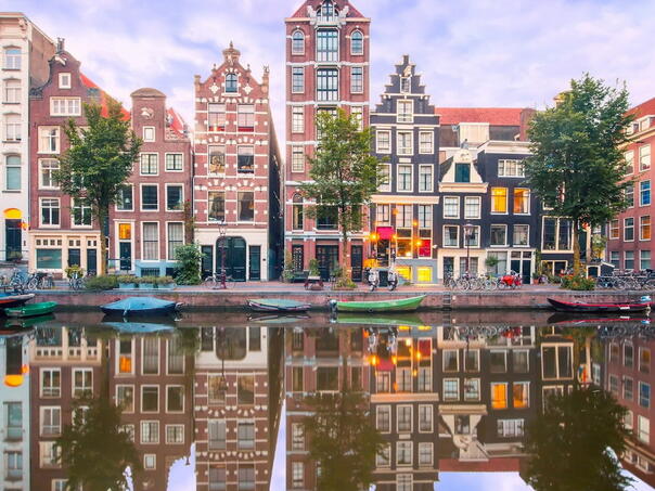 Amsterdam je prvi glavni grad koji zabranjuje reklame za fosilna goriva i meso na javnim mjestima