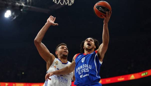 Anadolu Efes osvajač Eurolige, maestralna partija Vase Micića