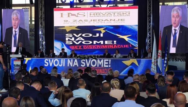 Analiza 'trećeg': Čovićev HNS na Jelavićevom putu