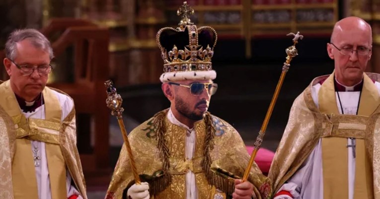 Andrew Tate objavio fotku sebe u ulozi kralja