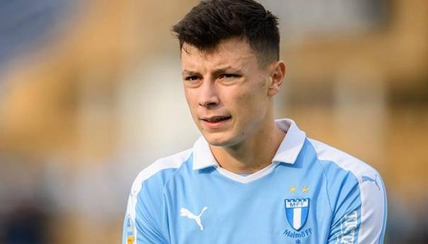 Anel Ahmedhodžić može igrati za Zmajeve već u oktobru