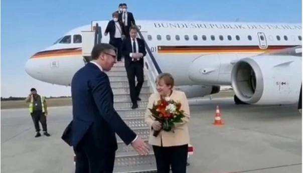 Angela Merkel sletjela u Beograd