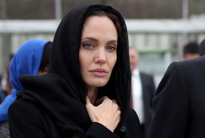 Angelina Jolie čestitala 8. mart Majkama Srebrenice