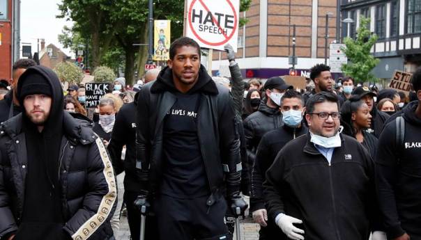Anthony Joshua se pridružio antirasističkim protestima