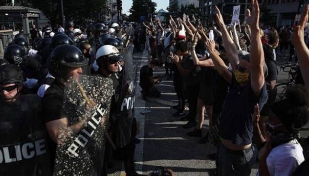 Antirasistički protesti u SAD-u, policijski sat u 40 gradova