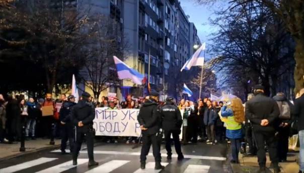 Antiratni protest ruskog društva u Beogradu: “Mir Ukrajini, Putina u Hag!”