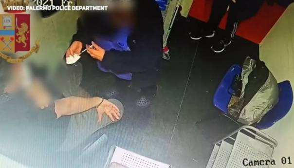 Antivakseri i medicinska sestra uhapšeni zbog lažne vakcinacije na Siciliji