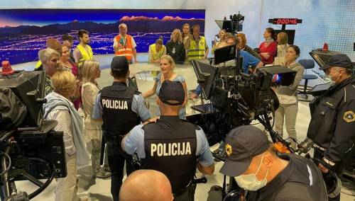 Antivakseri sinoć upali u zgradu televizije Slovenije