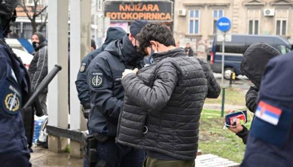 Antivakseri uhapšeni 'zbog laži o vakcinaciji, a ne što neće da se imunizuju'