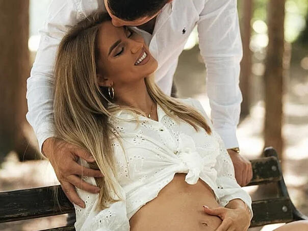 Antonija Čerkez je trudna, objavila fotografije sa partnerom