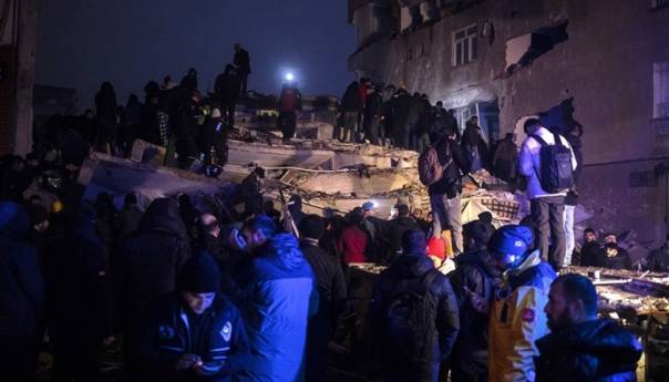 AP: Najmanje 360 mrtvih u Siriji i Turskoj