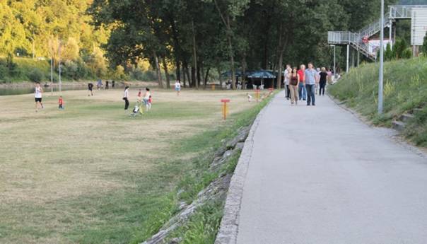 Apel građanima da se ne okupljaju na izletištima i po parkovima