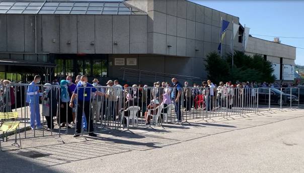 Apel građanima da se pridržavaju termina iz poziva za revakcinaciju AstraZenecom