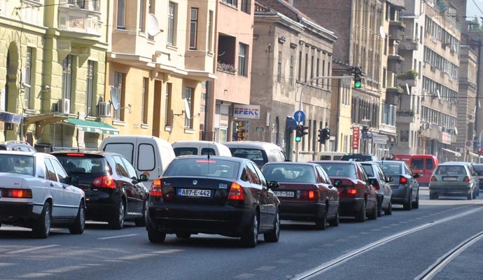 Apel vozačima da na putovanja kreću u ranim jutarnjim ili večernjim satima