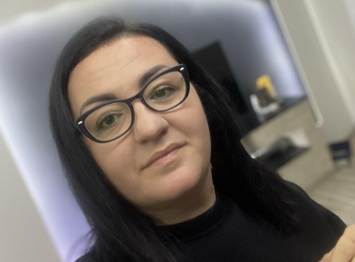 Apel za pomoć Aidi Sinanović koja boluje od Parkinsonove bolesti