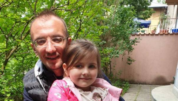 Apel za pomoć: Petogodišnjoj Ilhani i njenom ocu Jasminu otkazuju bubrezi