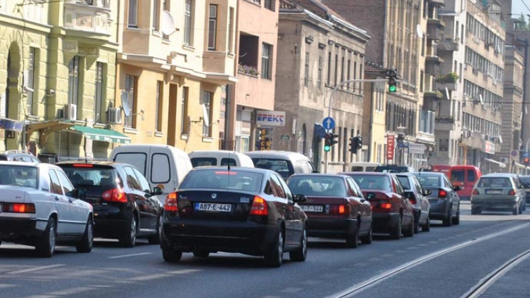 Apeluje se na vozače da voze maksimalno oprezno i vožnju prilagode uvjetima na putu