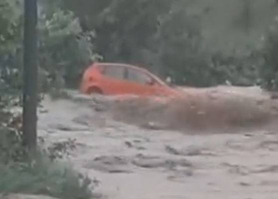 Apokaliptične scene iz Sapne, vodena bujica nosi sve pred sobom